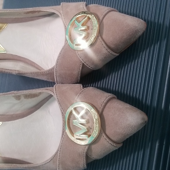 Michael Kors Size 6.5 M Tan pumps - Picture 2 of 5